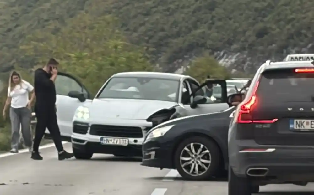 Karambol na putu Danilovgrad – Nikšić: Sudarila se četiri automobila, jedna osoba povrijeđena