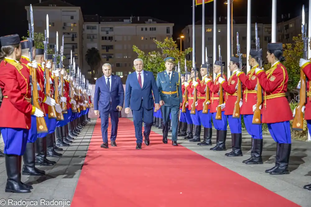 Mandić: Ponosan sam na naše vojnike, u najtežim trenucima su bili uz svoj narod