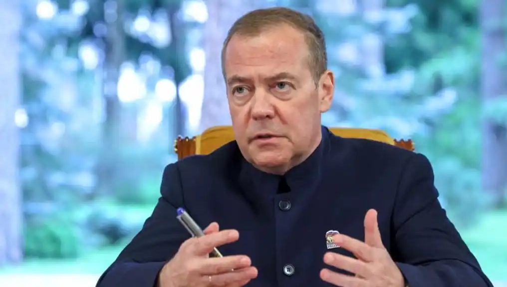 Medvedev: U Poljskoj je u toku ustavni puč