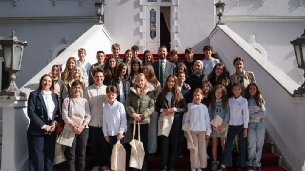 Milatović ugostio crnogorske učenike u Plavom dvorcu