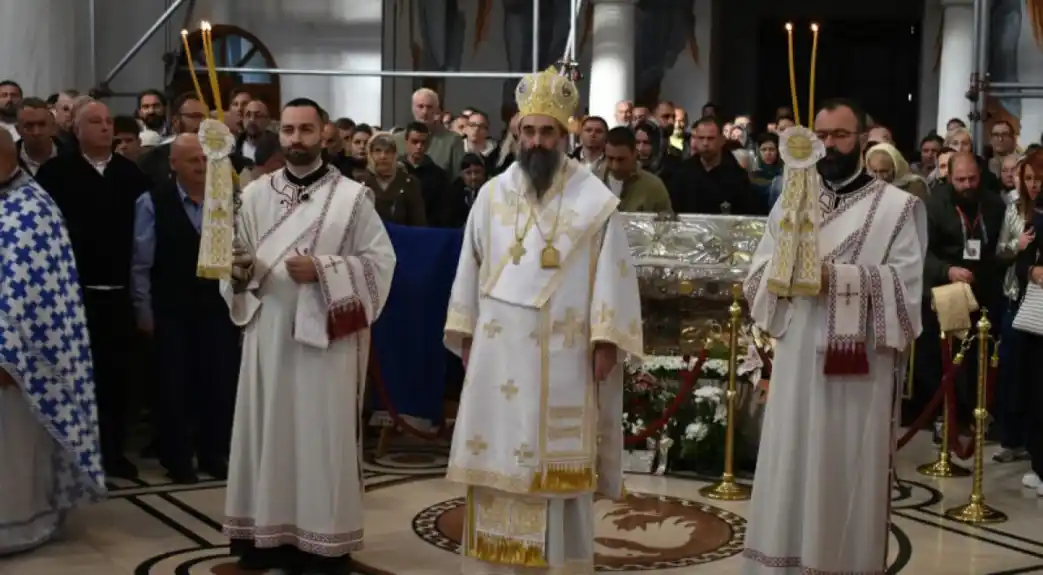 Mitropolit Arsenije služio svetu Liturgiju kraj moštiju Svete Anastasije Srpske u Kraljevu