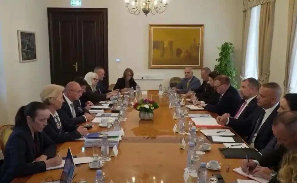 MOD: Crna Gora ostaje pri stavu da je vlasnik školskog broda „Jadran“, nastavljaju se konsultacije sa Hrvatskom
