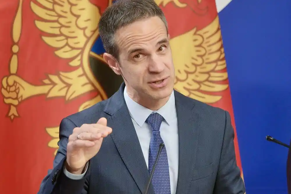 Mugoša: Da je Vlada prepolovila akcize, benzin bi bio jeftiniji 30, a dizel 15 centi