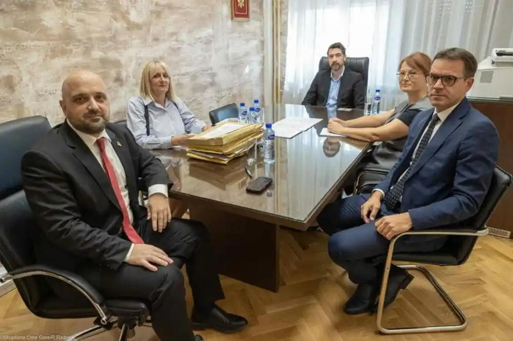 Na javni konkurs za izbor predsjednika i četiri člana CIK-a prijavilo se 13 kandidata