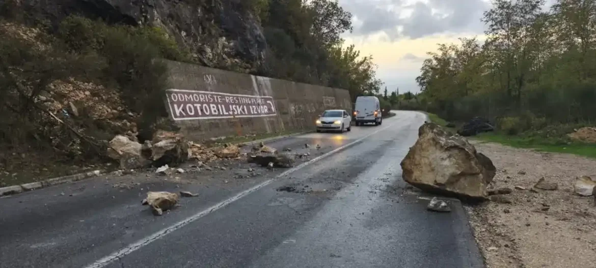 Nakon sinoćnjih odrona normalizovan saobraćaj na putevima u Herceg Novom