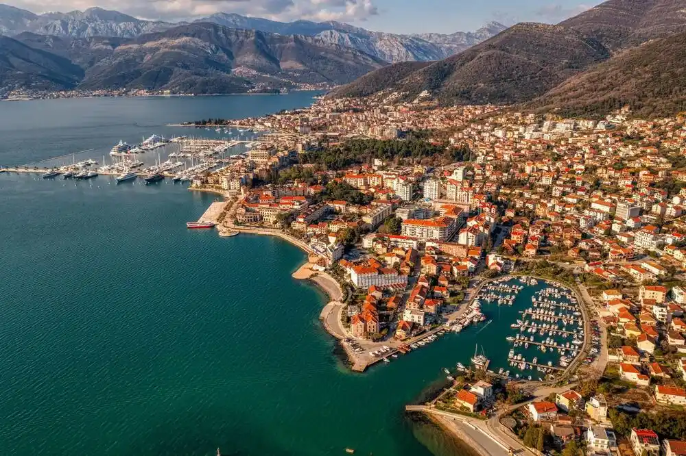 Opština Tivat nastavlja sa pomoći parovima koji žele da zasnuju porodicu: Refundiraju troškove vještačke oplodnje