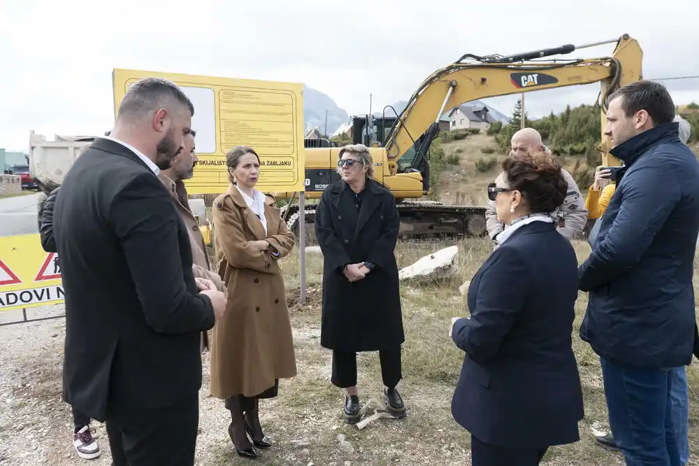 Počela adaptacija puta ka Ski centru „Savin kuk“
