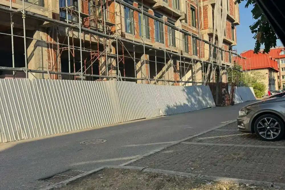 Podgorica: Gradnja zgrade Infinity u naselju preko Morače zabranjena, a gradilište se širi