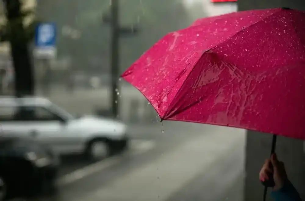 Pretežno oblačno sa kišom, temperatura do 22 stepena