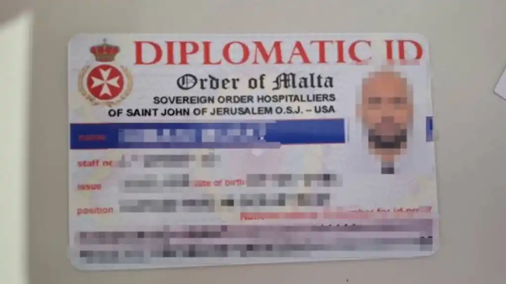 Procesuirana dva stranca: Jedan osumnjičen da je dao na uvid lažnu diplomatsku ličnu kartu, a drugi kupoprodajni ugovor