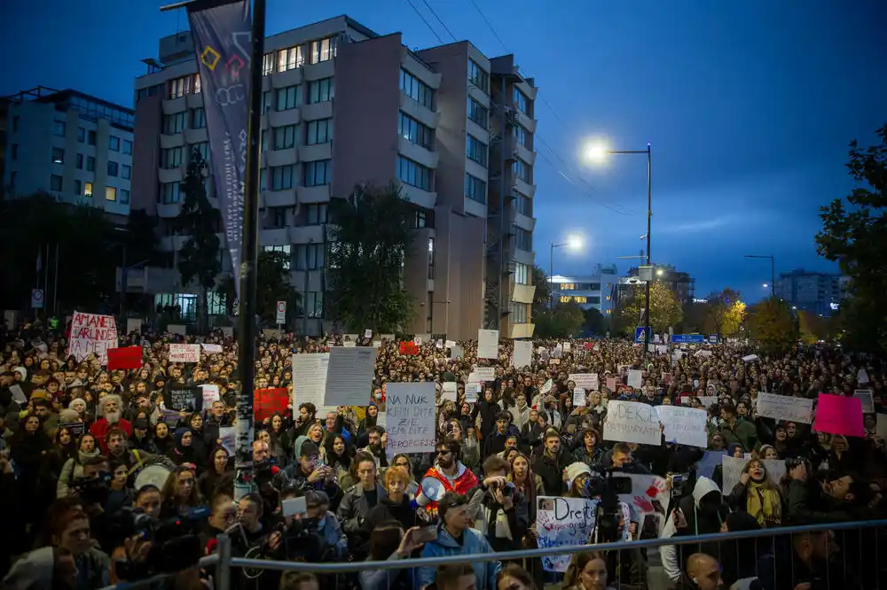 Protesti na Kosovu povodom ubistva žene u Peći, više puta prijavljivala nasilje i tražila zaštitu