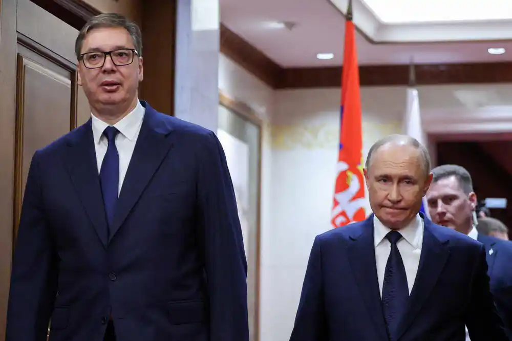 Rojters: Ubjedljiv poraz Vučića izazvao sumorno raspoloženje u Moskvi koja je izgubila još jednog važnog partnera