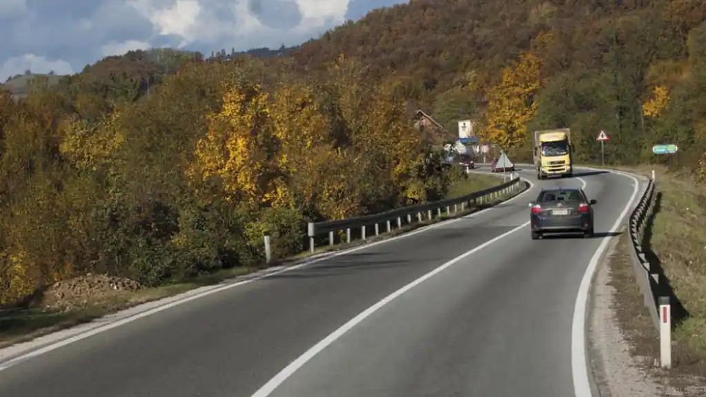 Saobraćaj umjerenog intenziteta, radovi na više dionica