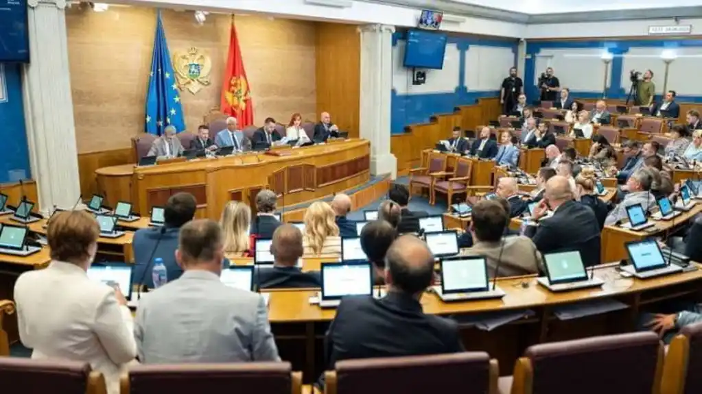 Sastanak većine o ustavnim promjenama, opozicija traži da Ustavni odbor zasijeda danas, a plenum sjutra