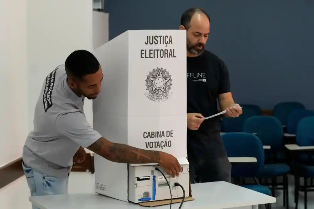 U Brazilu danas opšti izbori, glavni rivali za predsjednika Lula i Bolsonaro