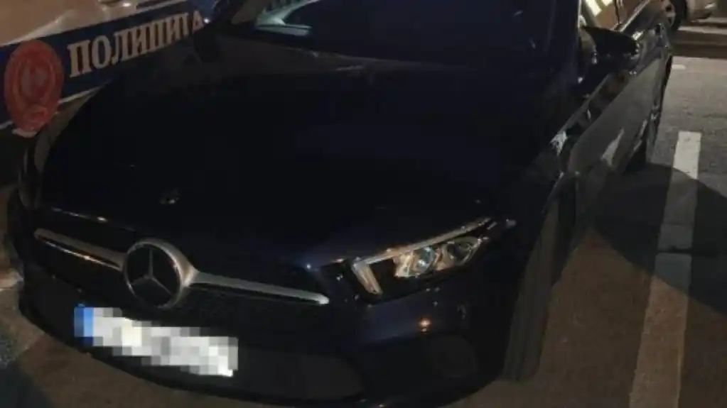 Uhapšene dvije osobe, oduzeti Mercedes, Reno, nož, biber-sprej i metalna palica