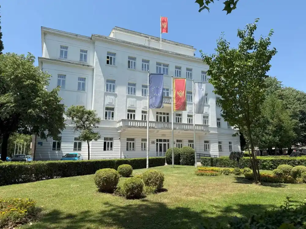Upravna inspekcija: Po sili zakona u penziju sa 66 godina života