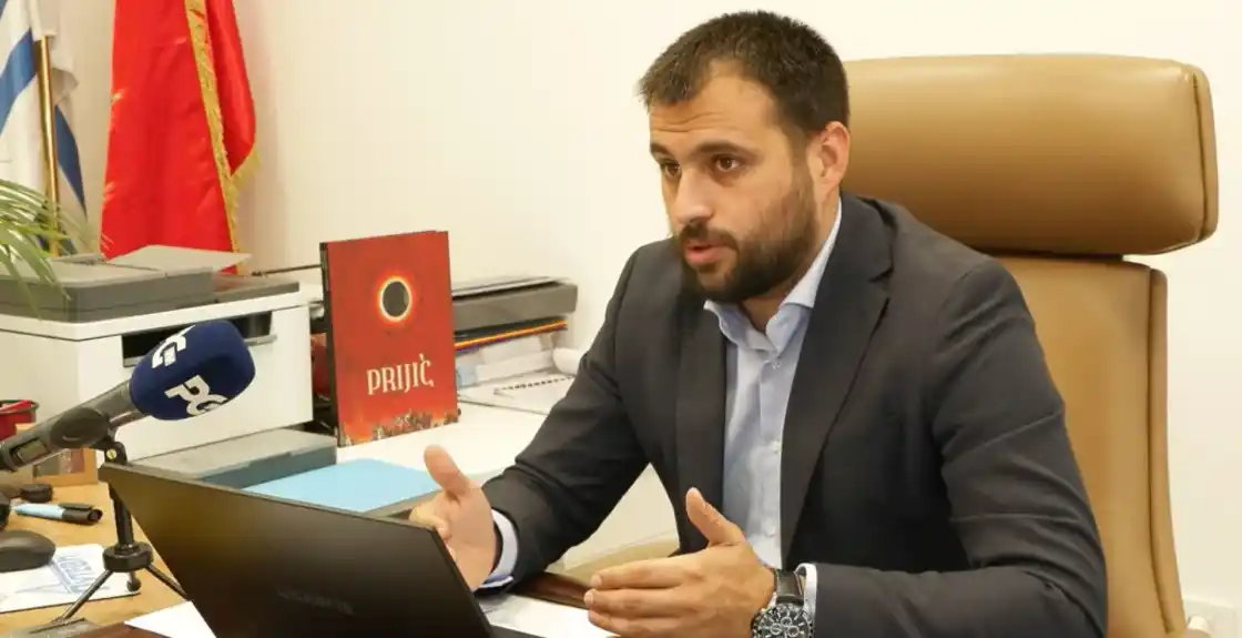 Vešović: Za sedam kamenovanih autobusa šteta 35.000