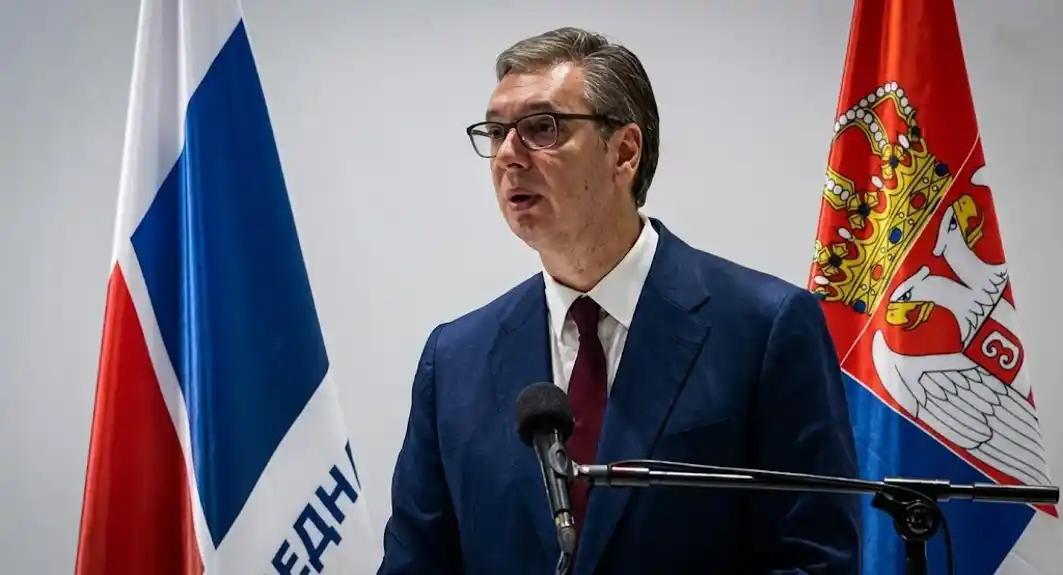Vučić poručio članovima SNS: „Nemojte da saginjete glavu pred najgorima“