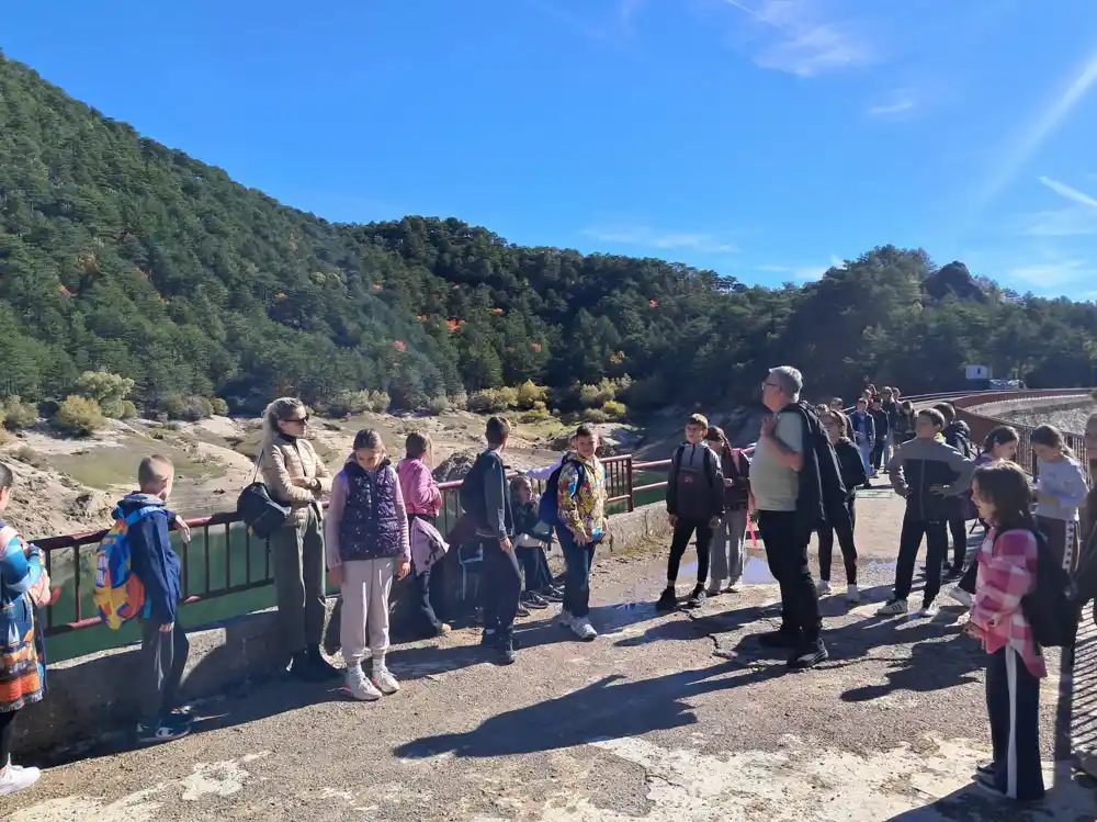 Za učenike OŠ “Olga Golović” organizovan obilazak Grahovskog jezera i Arboretuma porodice Kovačević