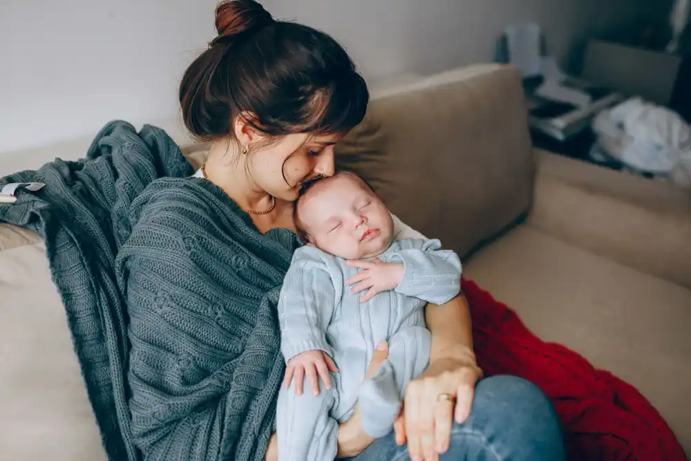 Zašto bebe često štucaju i kako im pomoći