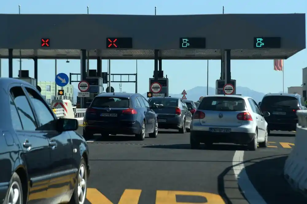 Zatvoren auto-put „Princeza Ksenija“ iz pravca Smokovca zbog saobraćajne nezgode, povrijeđene dvije osobe