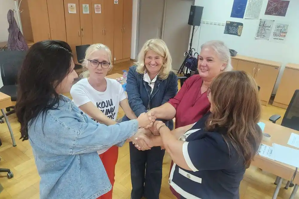 Zavod za školstvo: Predstavnice 12 škola završile obuku za rad sa vršnjačkim edukatorima